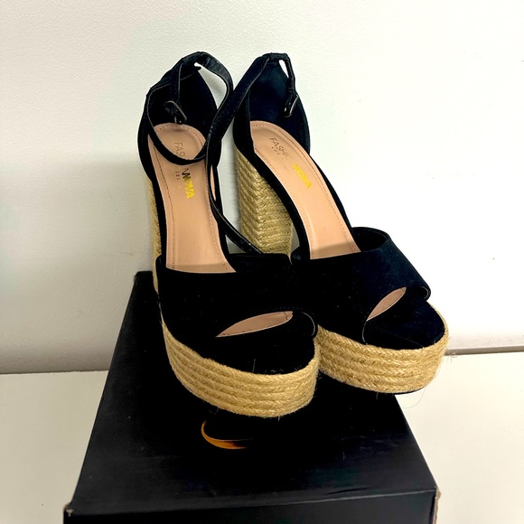 New fashion nova summer heels - Picture 1 of 2